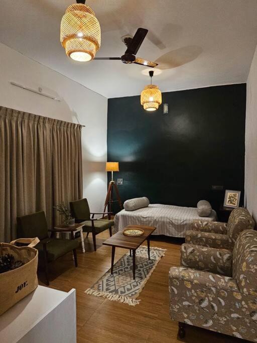 The Bougainvillea Cottage Farmstay Near Dehradun , 2 Bedroom Private Cottage Next To Fields And Orchards With Hill Views المظهر الخارجي الصورة
