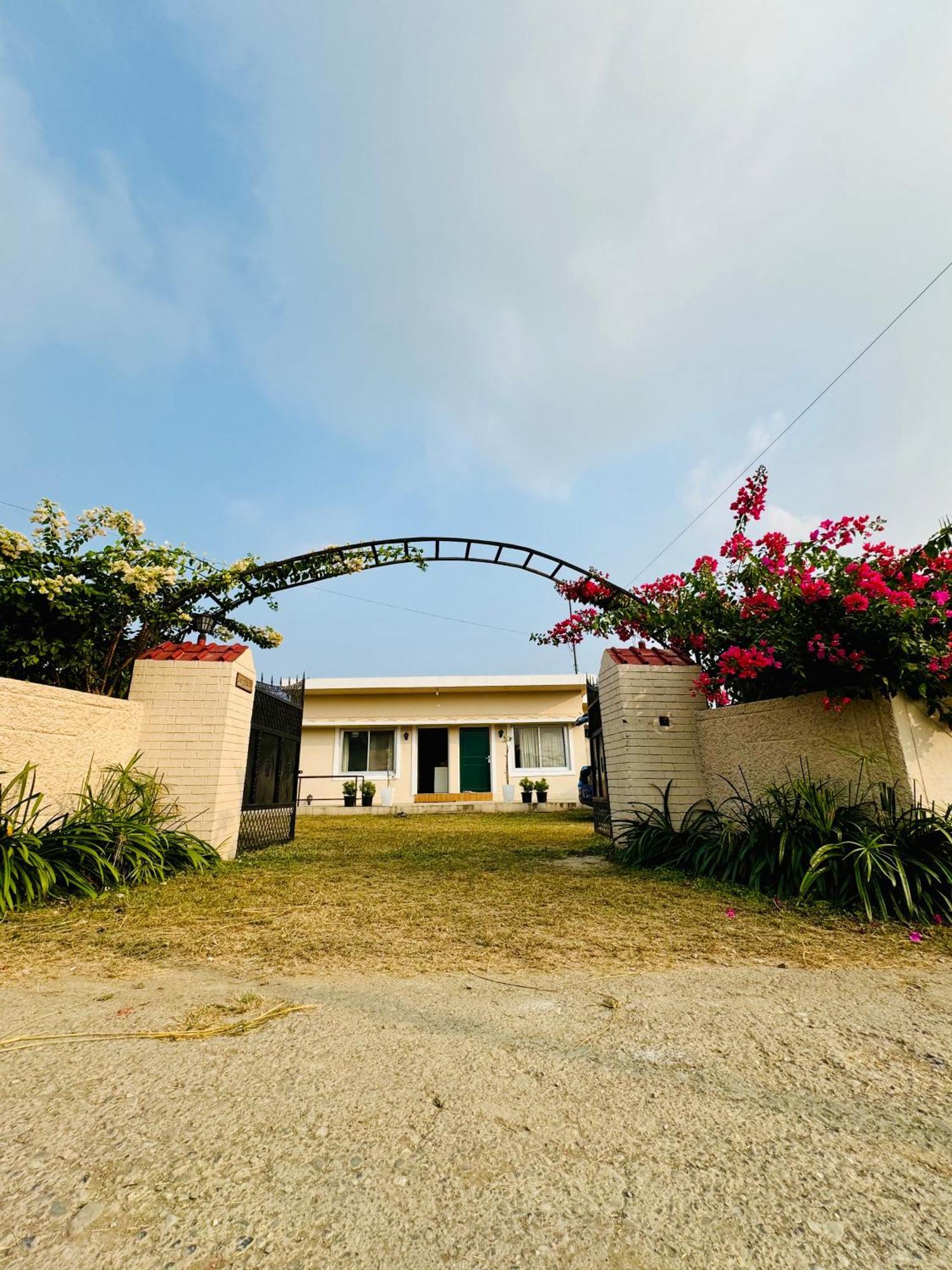 The Bougainvillea Cottage Farmstay Near Dehradun , 2 Bedroom Private Cottage Next To Fields And Orchards With Hill Views المظهر الخارجي الصورة